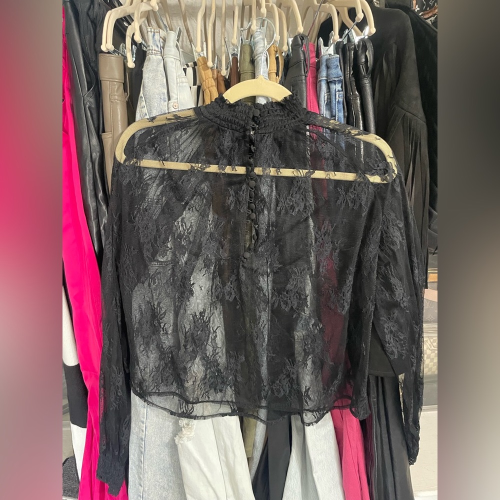 Forever 21 long sleeve black lace crop with button front details  size small